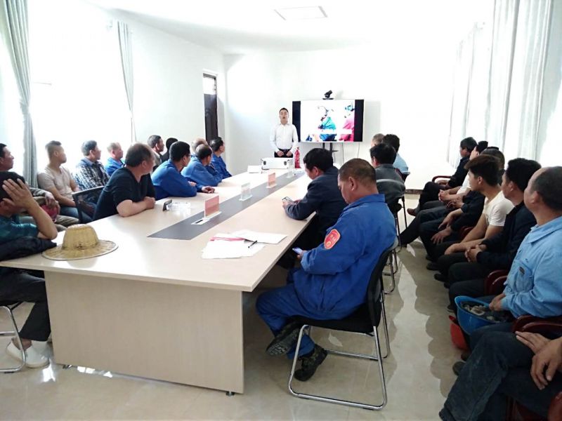 
				   
					黃河同力鹿角嶺礦山舉行滑塌、消防事故應(yīng)急救援演練
				 